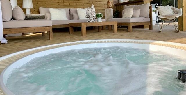 installer un jacuzzi et spa en bois à l'intérieur de votre habitat