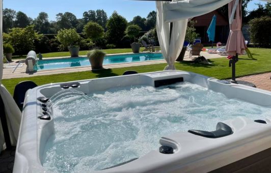 Jacuzzi Extérieur Rigide : Spas de Qualité pour Détente Optimale