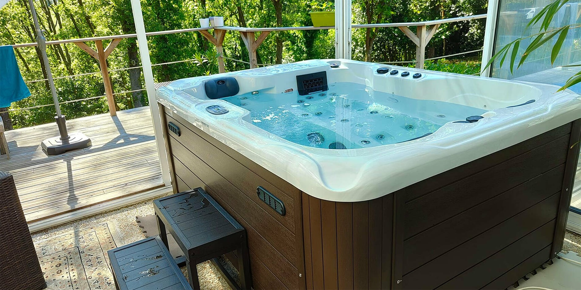 installer un jacuzzi et spa en bois à l'intérieur de votre habitat